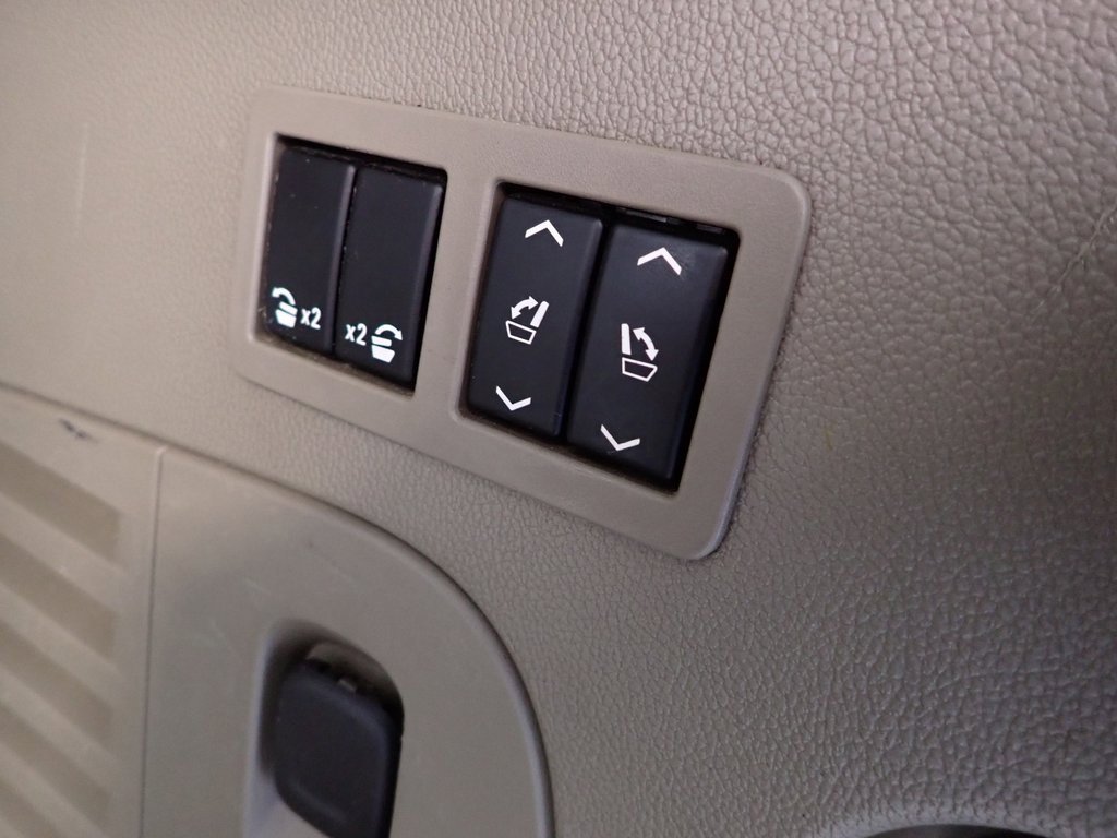 Used 2017 GMC Yukon SLT image 16