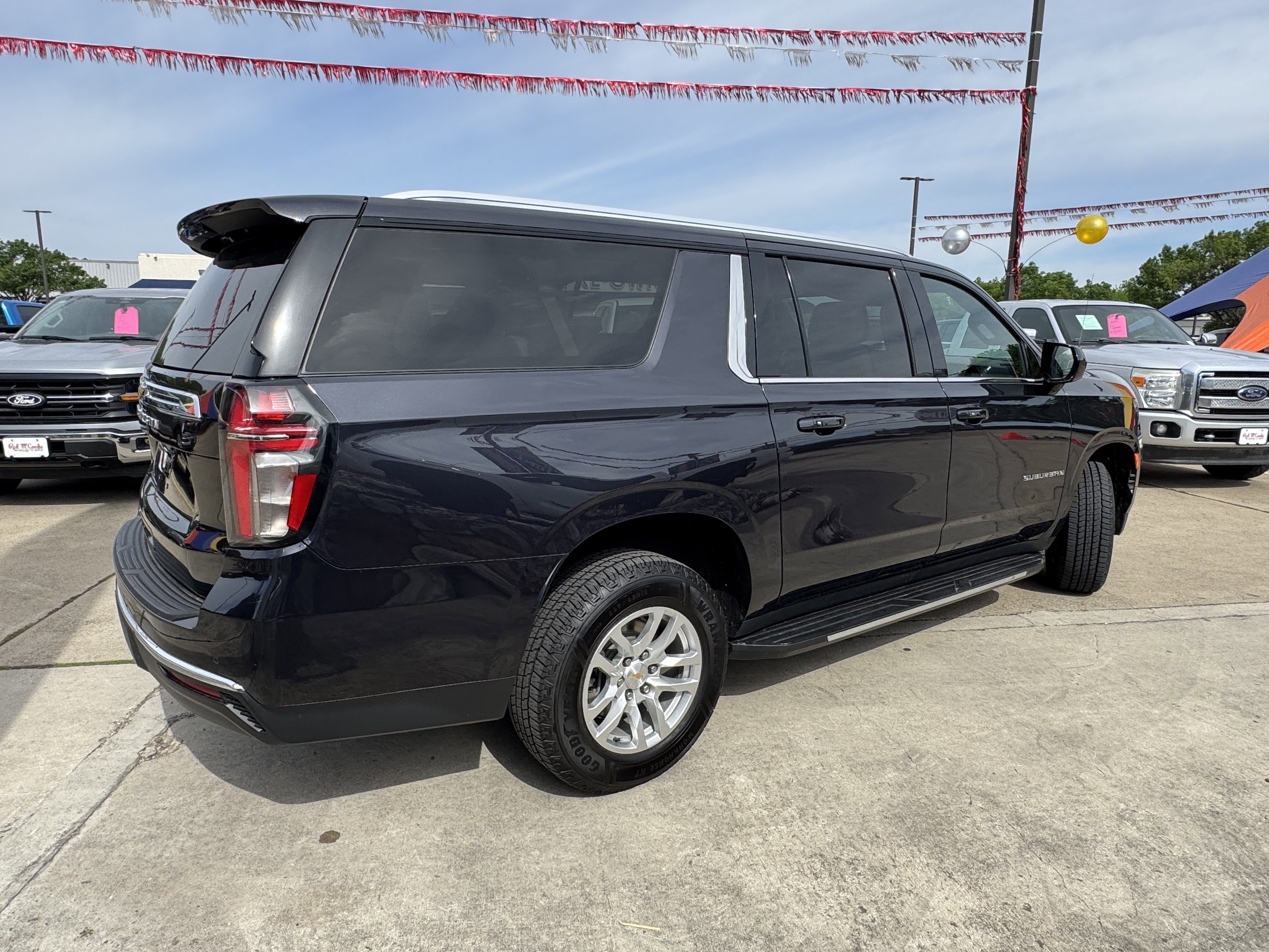Used 2024 Chevrolet Suburban LT RWD image 5