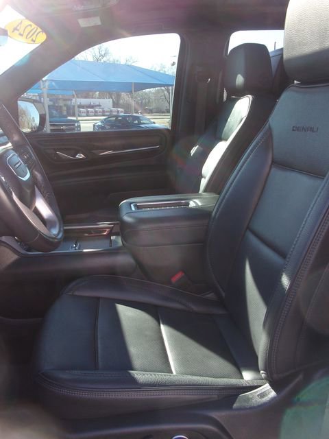 Used 2024 GMC Yukon Denali w/ Advanced Technology Package AWD/4WD image 30