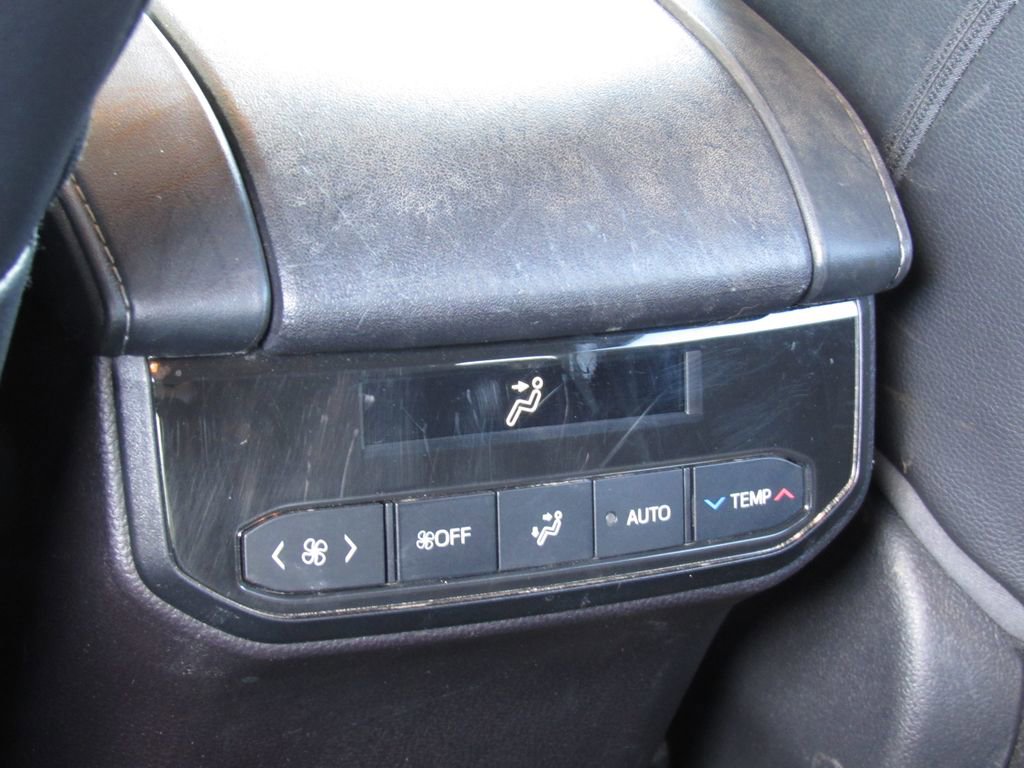 Used 2023 Toyota Highlander Limited image 35