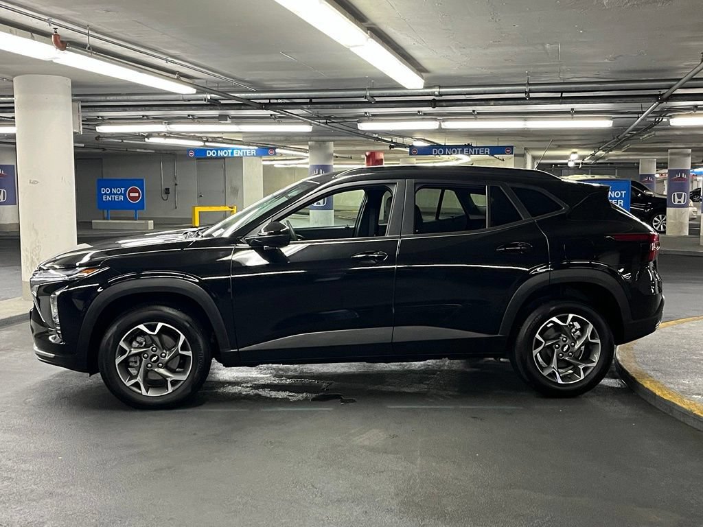 Used 2024 Chevrolet Trax LT w/ Driver Confidence Package FWD image 29