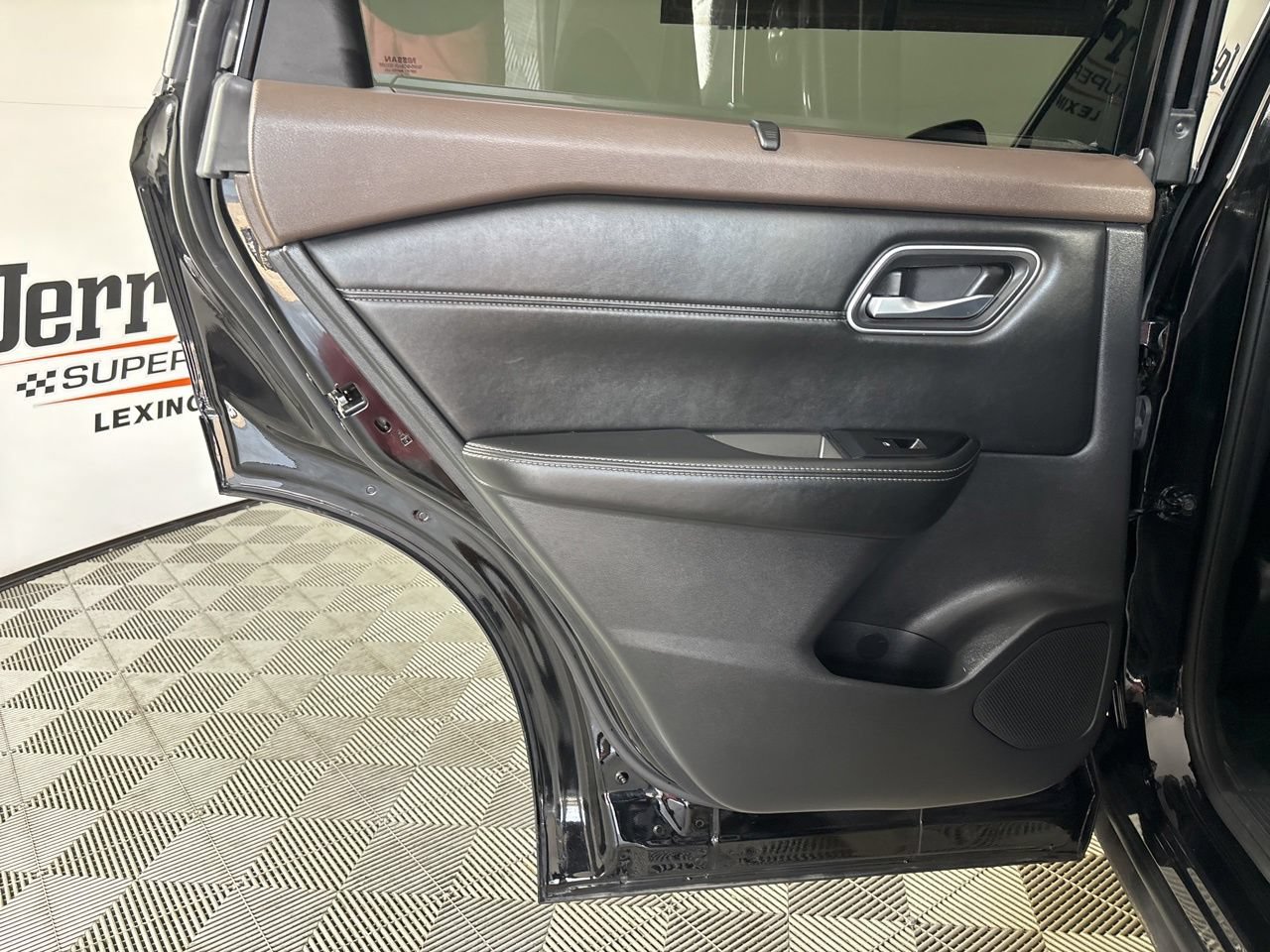 Used 2021 Nissan Rogue SV w/ Premium Package FWD image 22