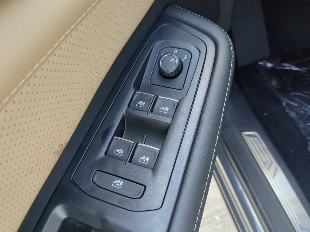 New 2026 Volkswagen Atlas Cross Sport SE FWD image 18