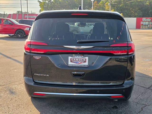 Used 2023 Chrysler Pacifica Touring-L FWD image 10