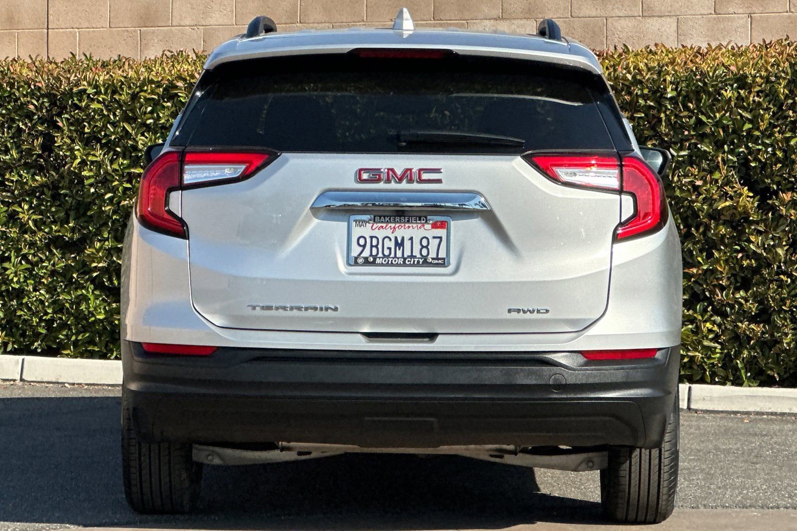 Certified 2022 GMC Terrain SLE w/ Driver Convenience Package image 5