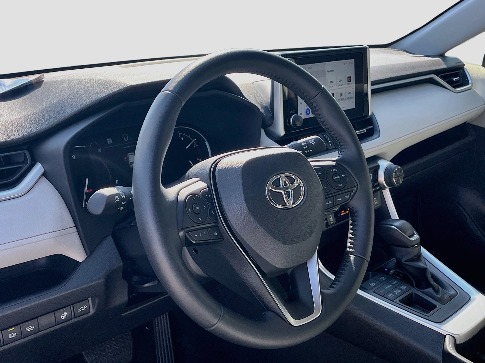 Used 2025 Toyota RAV4 XLE Premium AWD/4WD image 11