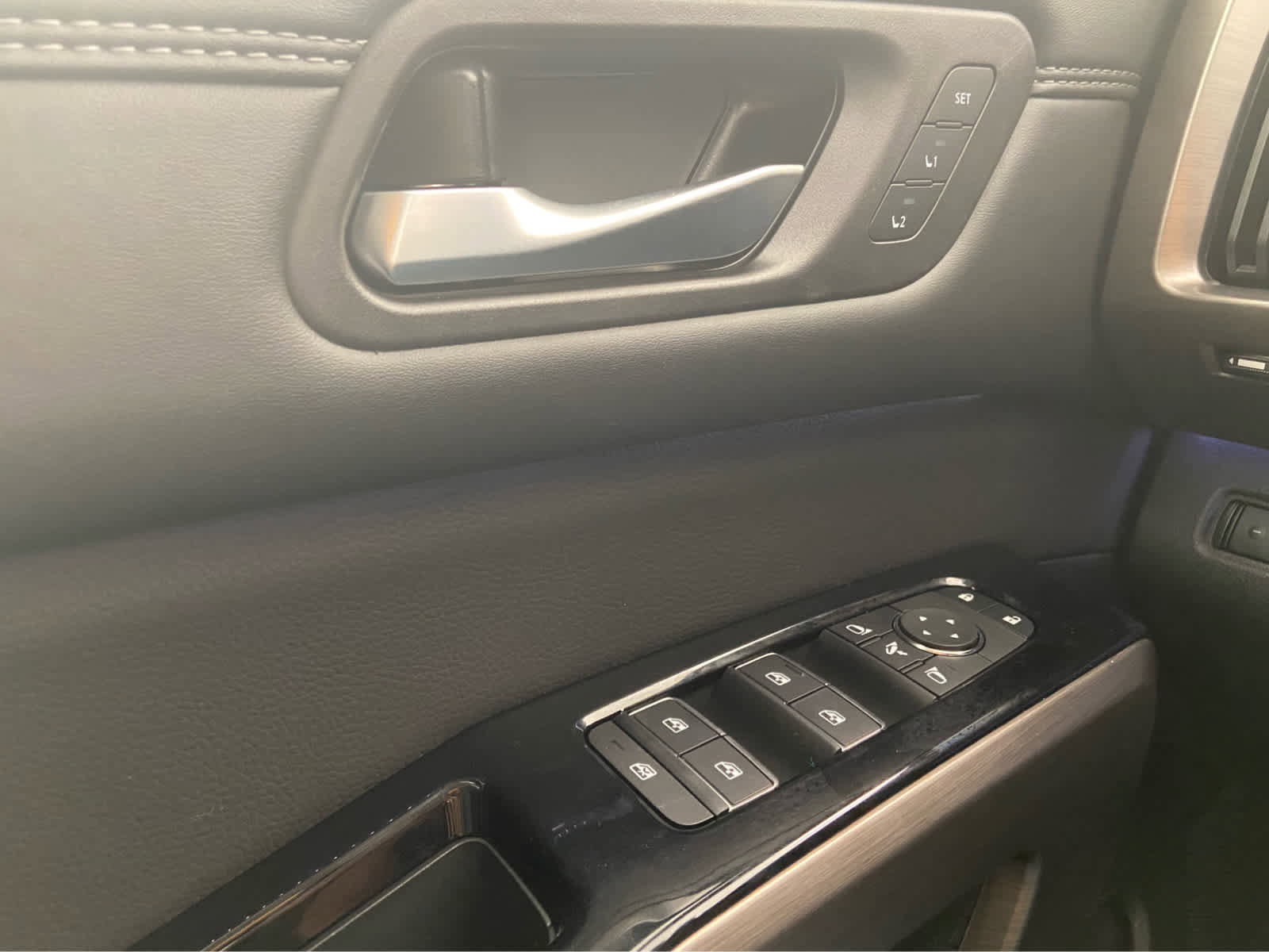 Used 2025 Nissan Pathfinder Platinum w/ Cargo Package image 35