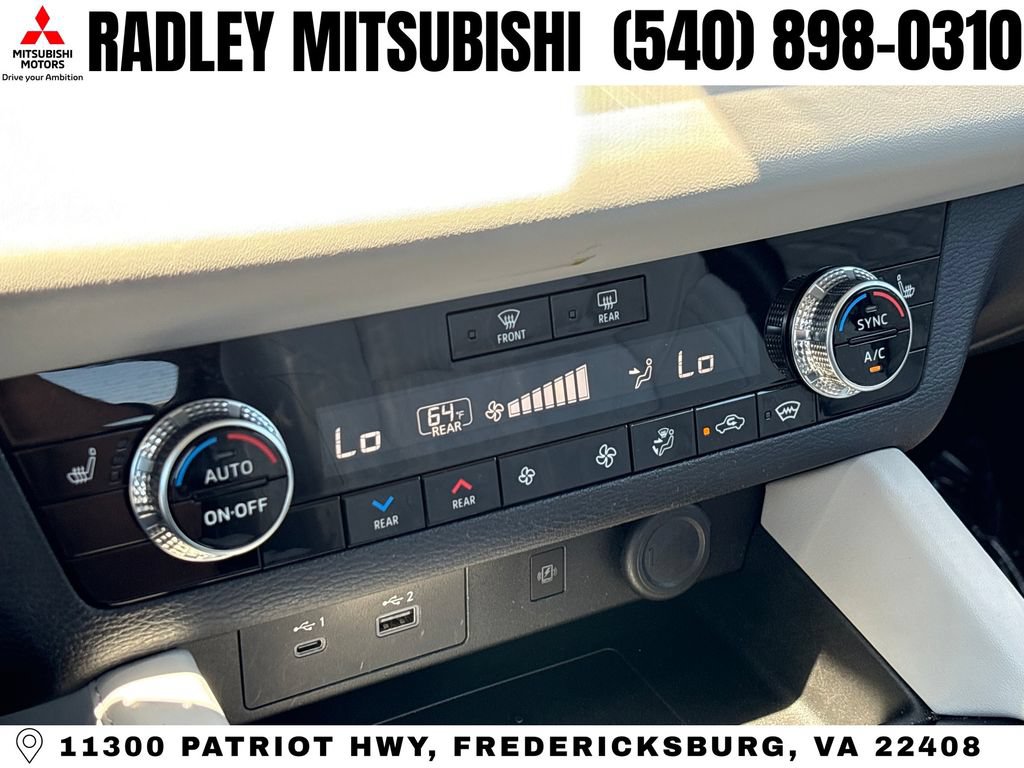 Used 2023 Mitsubishi Outlander SEL AWD/4WD image 10