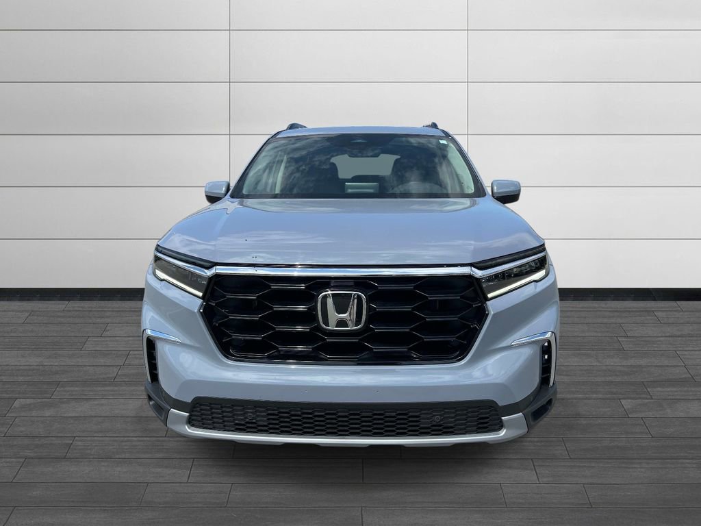 Used 2025 Honda Pilot Touring image 8