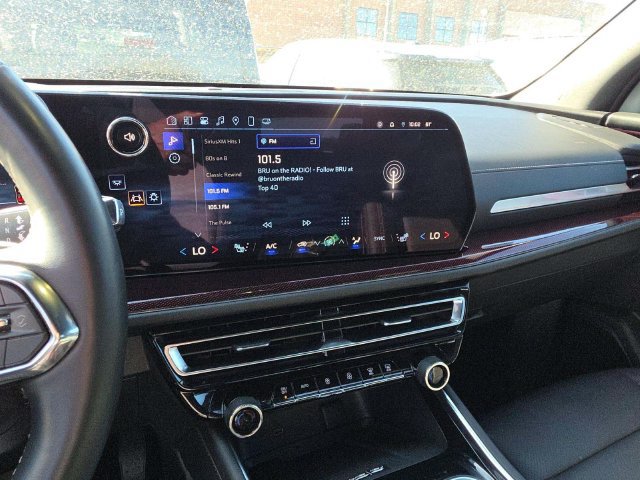 Used 2025 Chevrolet Traverse Z71 AWD/4WD image 10