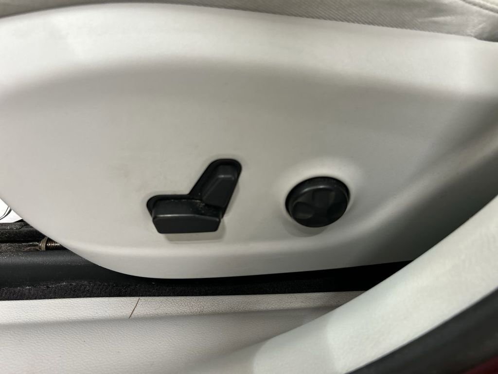 Used 2019 Jeep Cherokee Limited image 10