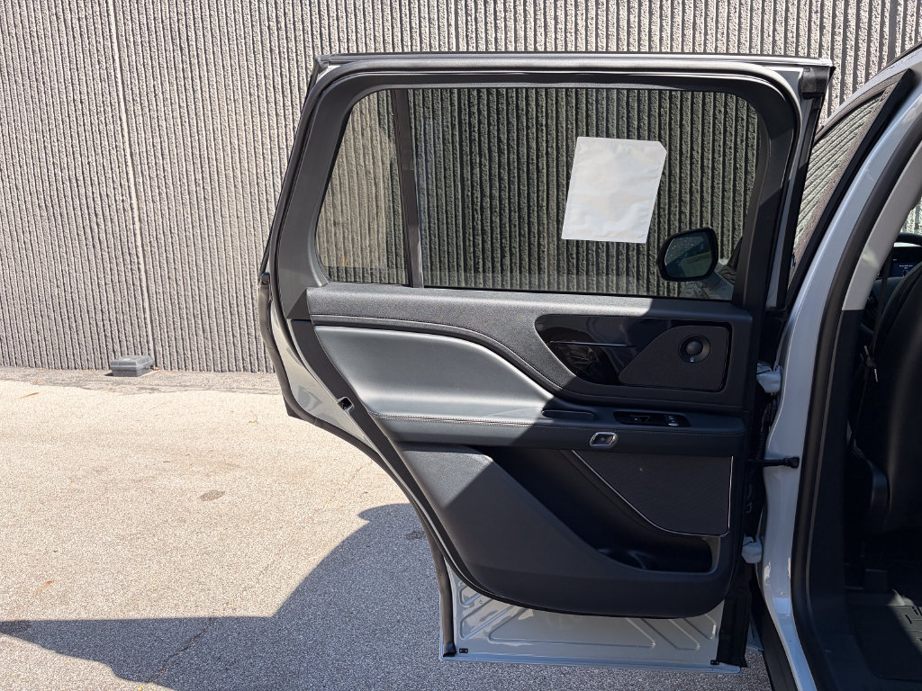 New 2027 Lincoln Aviator AWD image 20