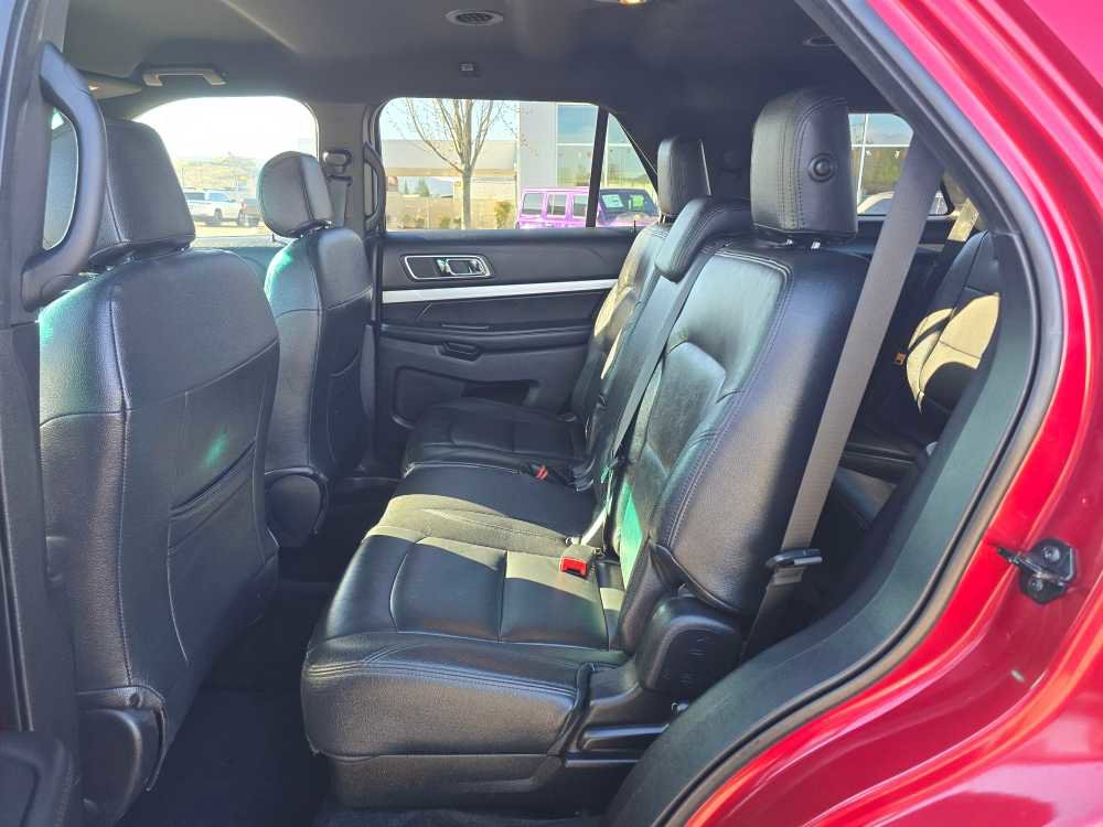Used 2016 Ford Explorer XLT image 16