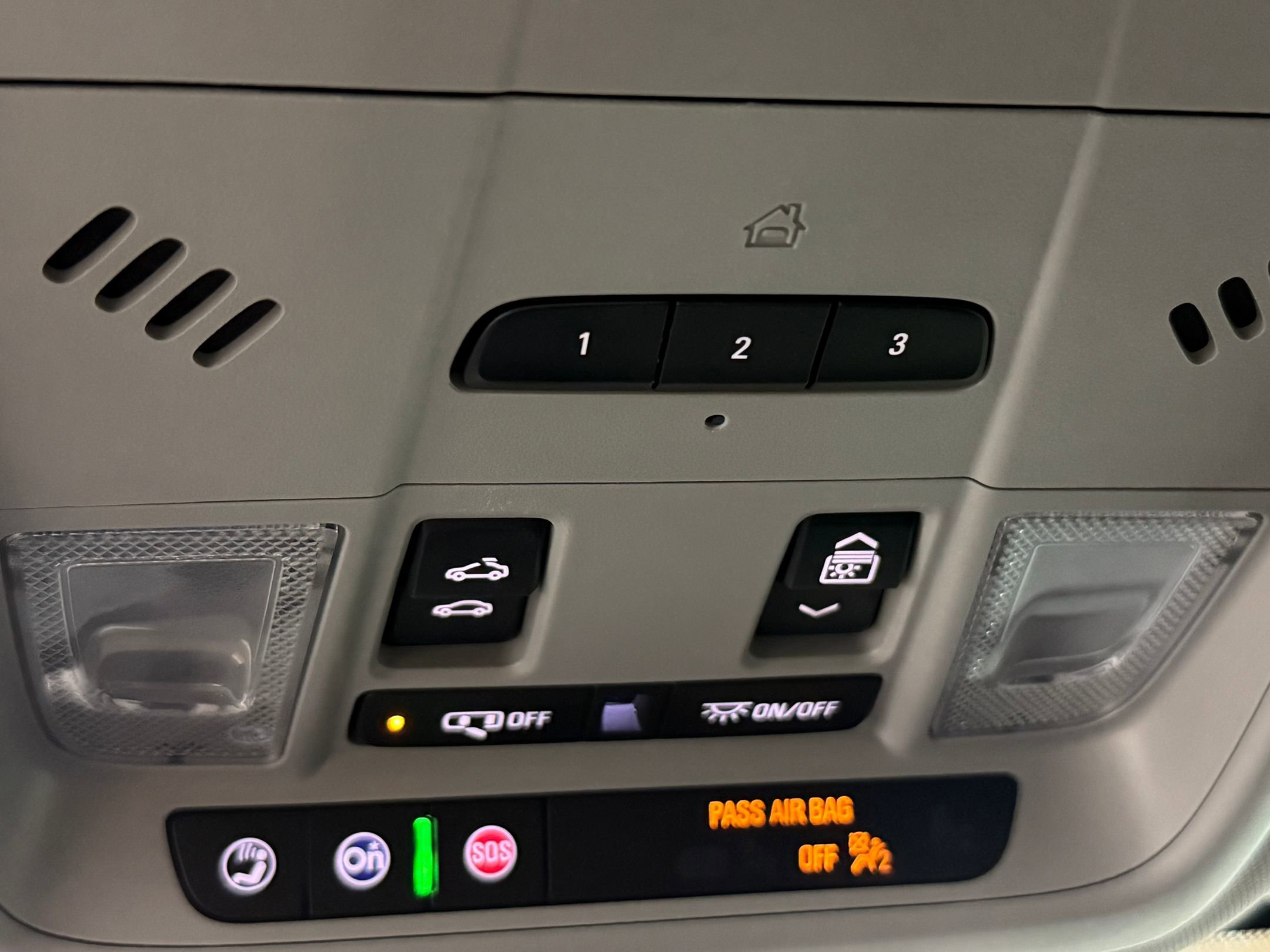 Used 2020 Chevrolet Equinox Premier image 32