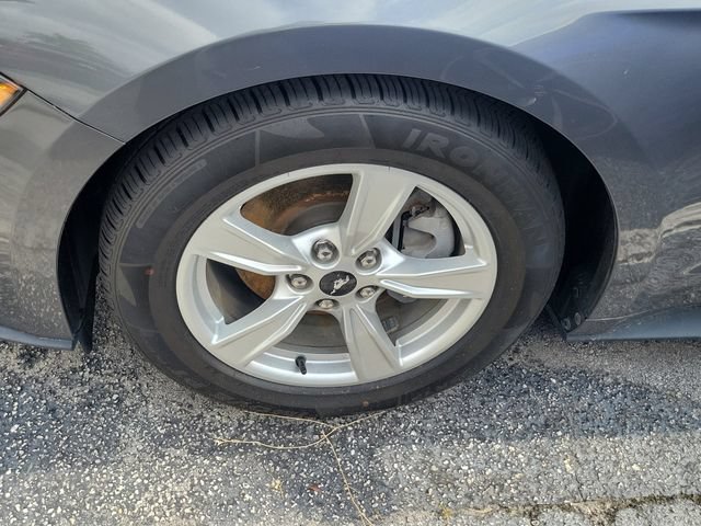 Certified 2022 Ford Mustang Coupe RWD image 5
