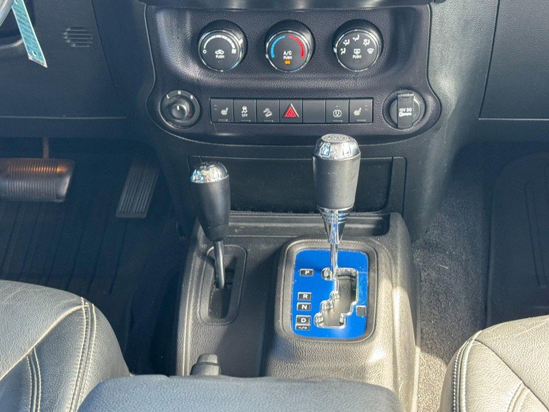 Used 2015 Jeep Wrangler Unlimited Sahara w/ Connectivity Group AWD/4WD image 14