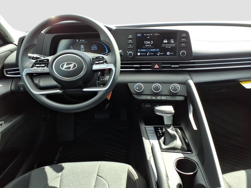 Certified 2025 Hyundai Elantra SE FWD image 7
