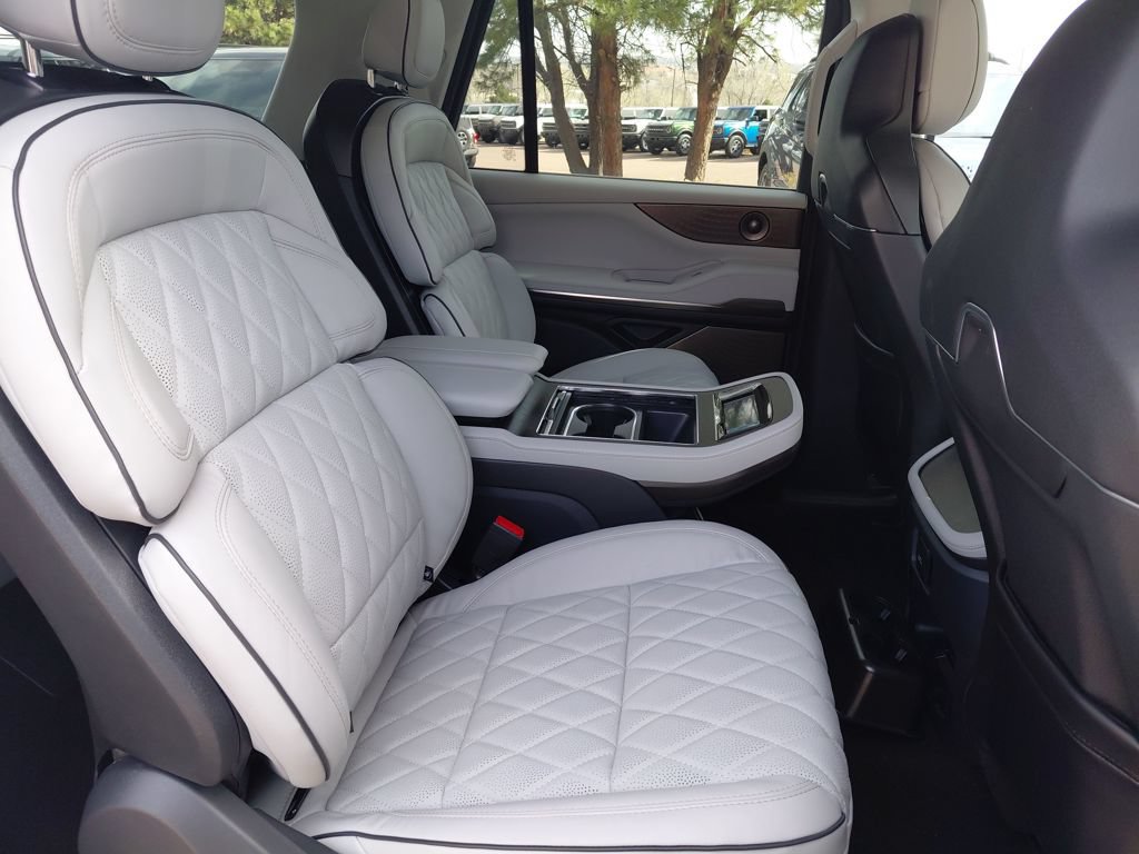 New 2026 Lincoln Navigator L Black Label AWD/4WD image 37