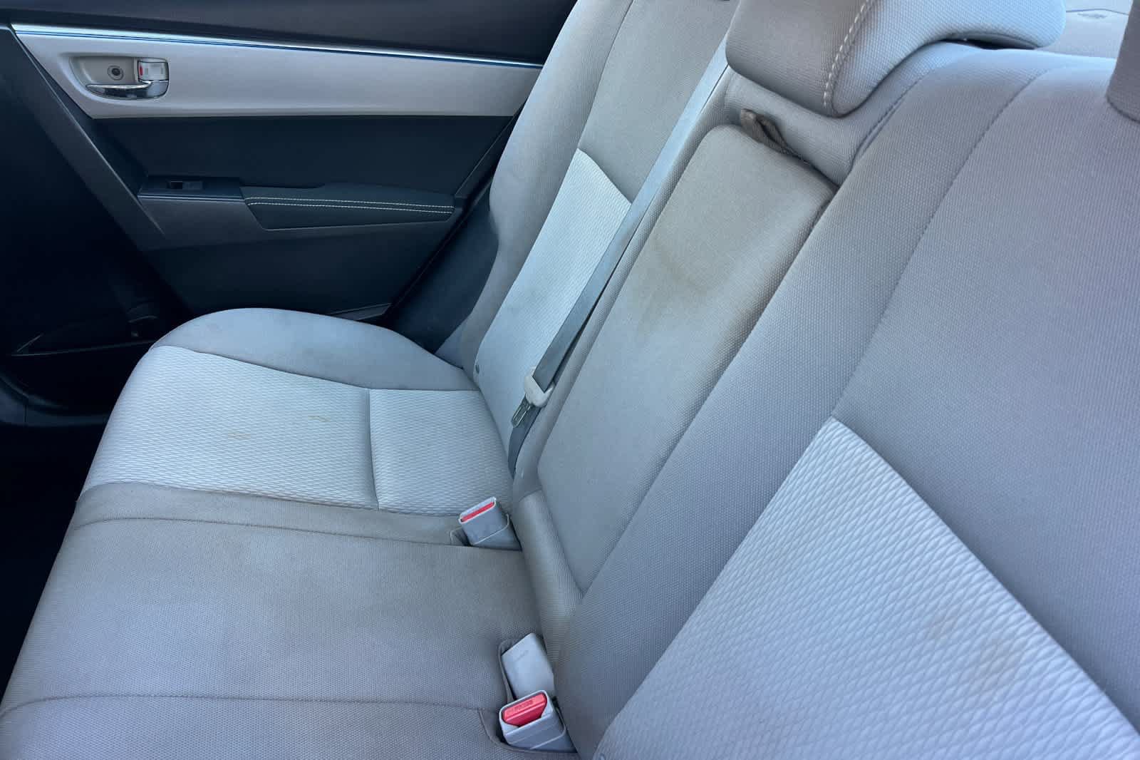 Used 2016 Toyota Corolla LE FWD image 5