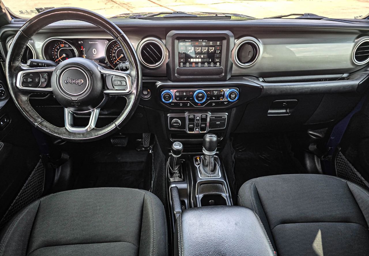 Used 2020 Jeep Wrangler Unlimited Sahara w/ Cold Weather Group AWD/4WD image 32