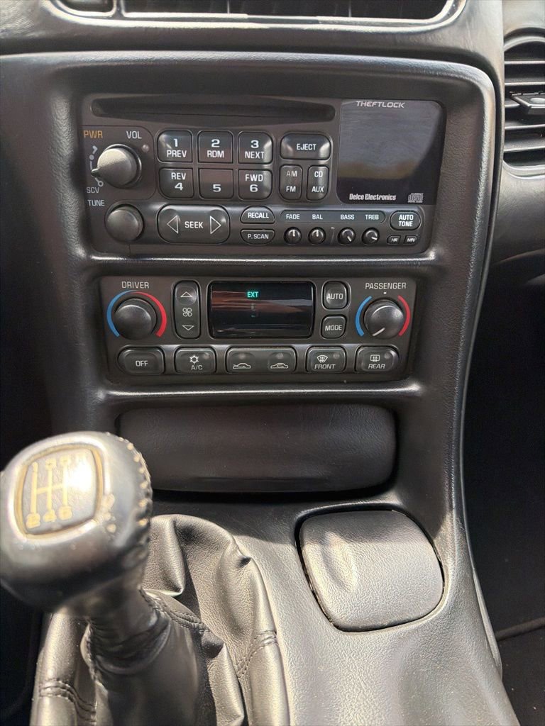 Used 2004 Chevrolet Corvette Convertible w/ Preferred Equipment Group image 2