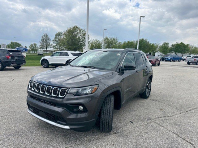 Used 2023 Jeep Compass Limited AWD/4WD image 3