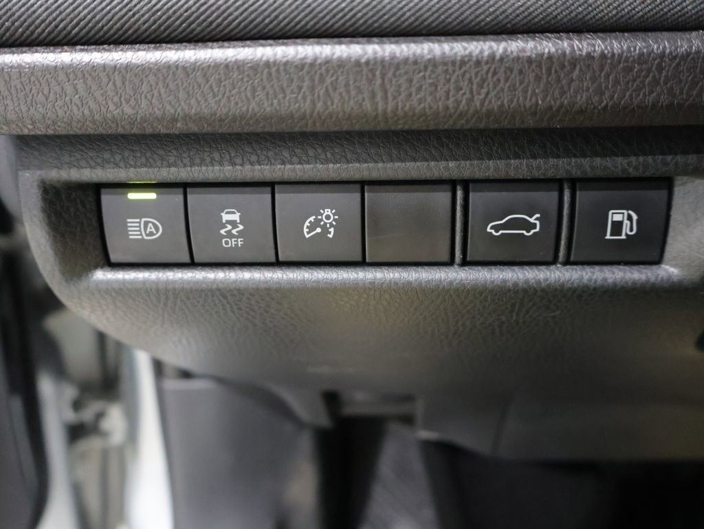 Used 2025 Toyota Camry LE image 31