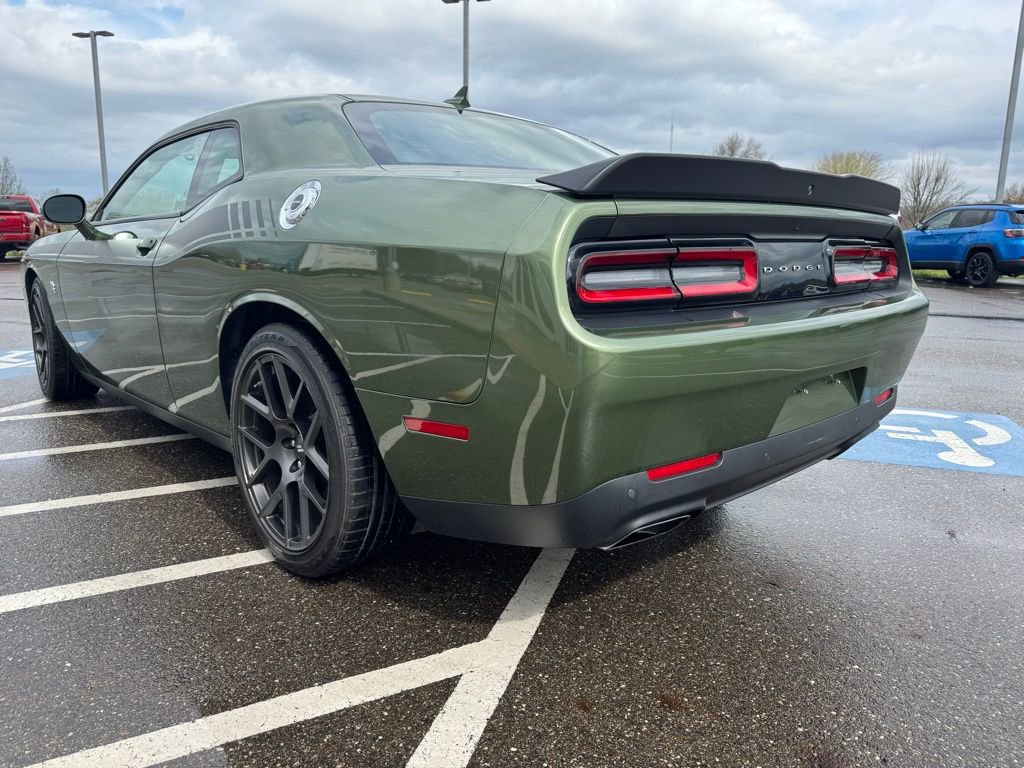 Used 2018 Dodge Challenger R/T Scat Pack w/ Leather Interior Group RWD image 9