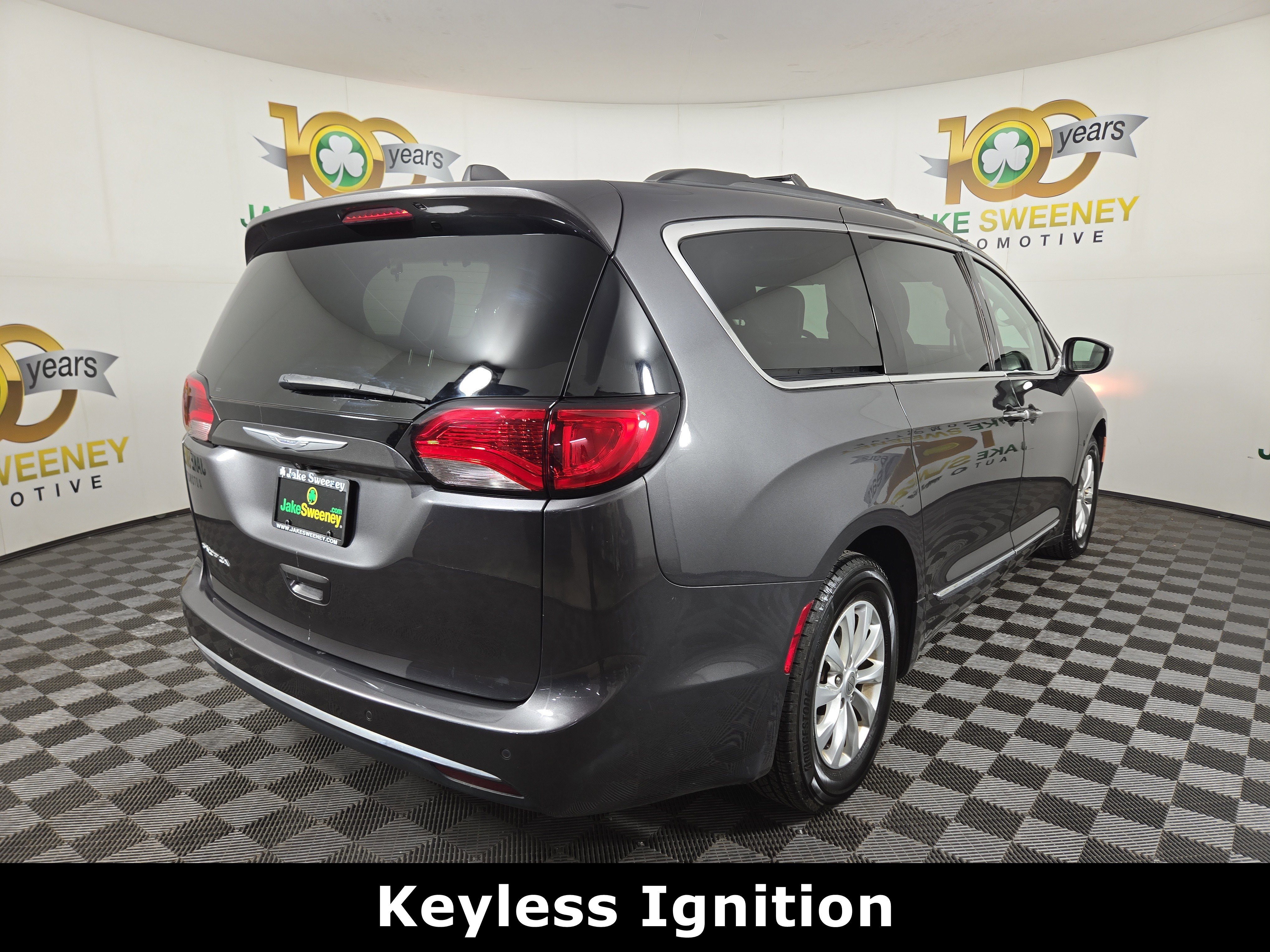 Used 2017 Chrysler Pacifica Touring-L image 10