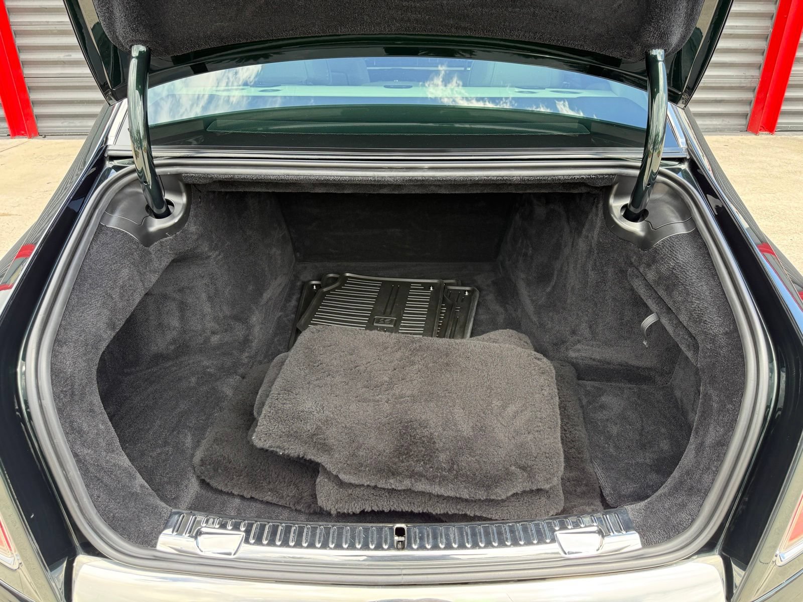 Used 2022 Rolls-Royce Phantom Sedan RWD image 45