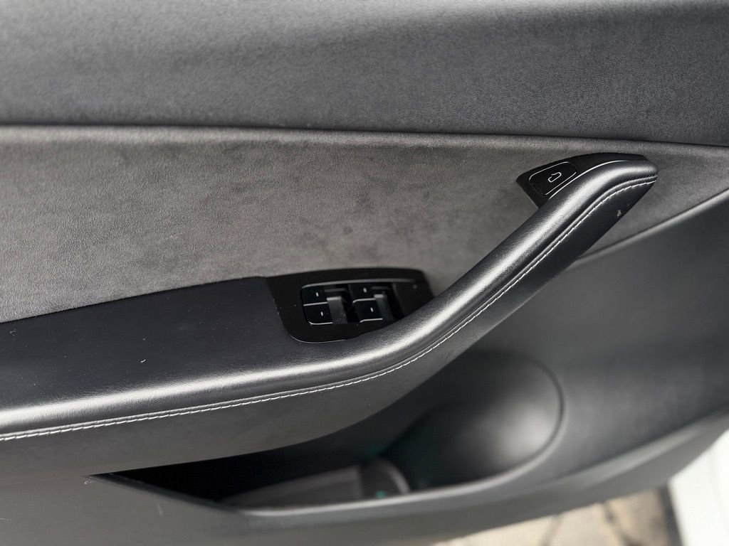 Used 2021 Tesla Model Y Performance AWD/4WD image 17