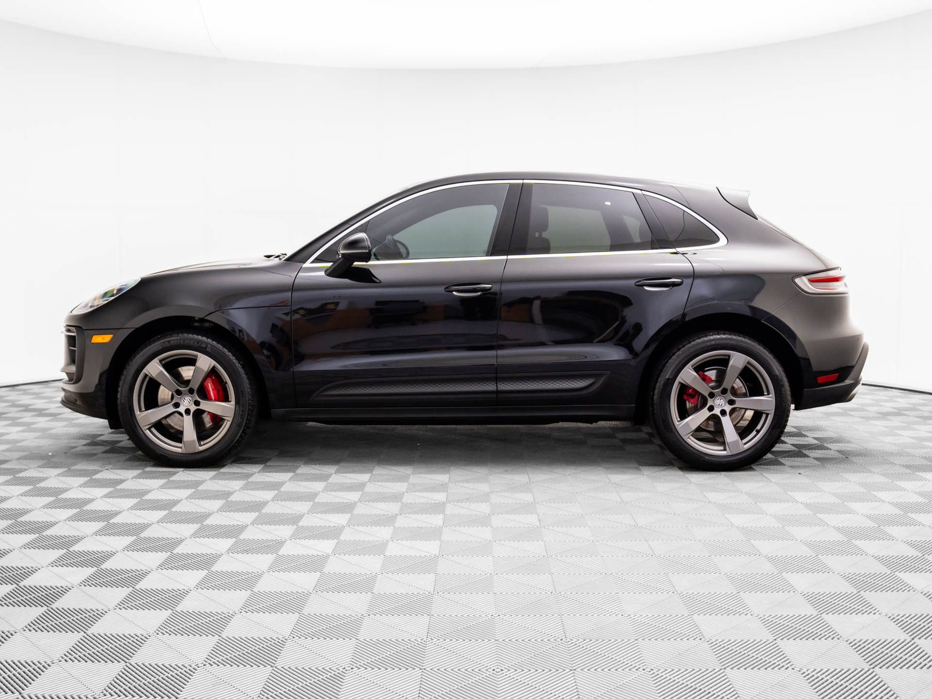 Certified 2023 Porsche Macan S image 2