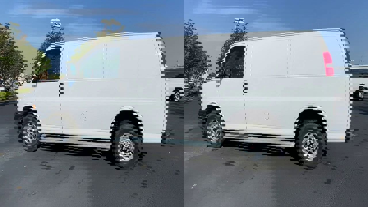 Used 2024 GMC Savana 2500 w/ Driver Convenience Package image 6