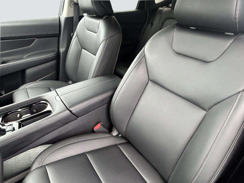 Used 2025 Nissan Murano SV AWD/4WD image 19