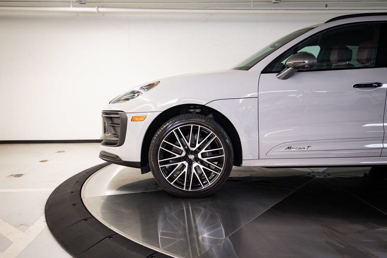 Certified 2023 Porsche Macan Turbo AWD/4WD image 11