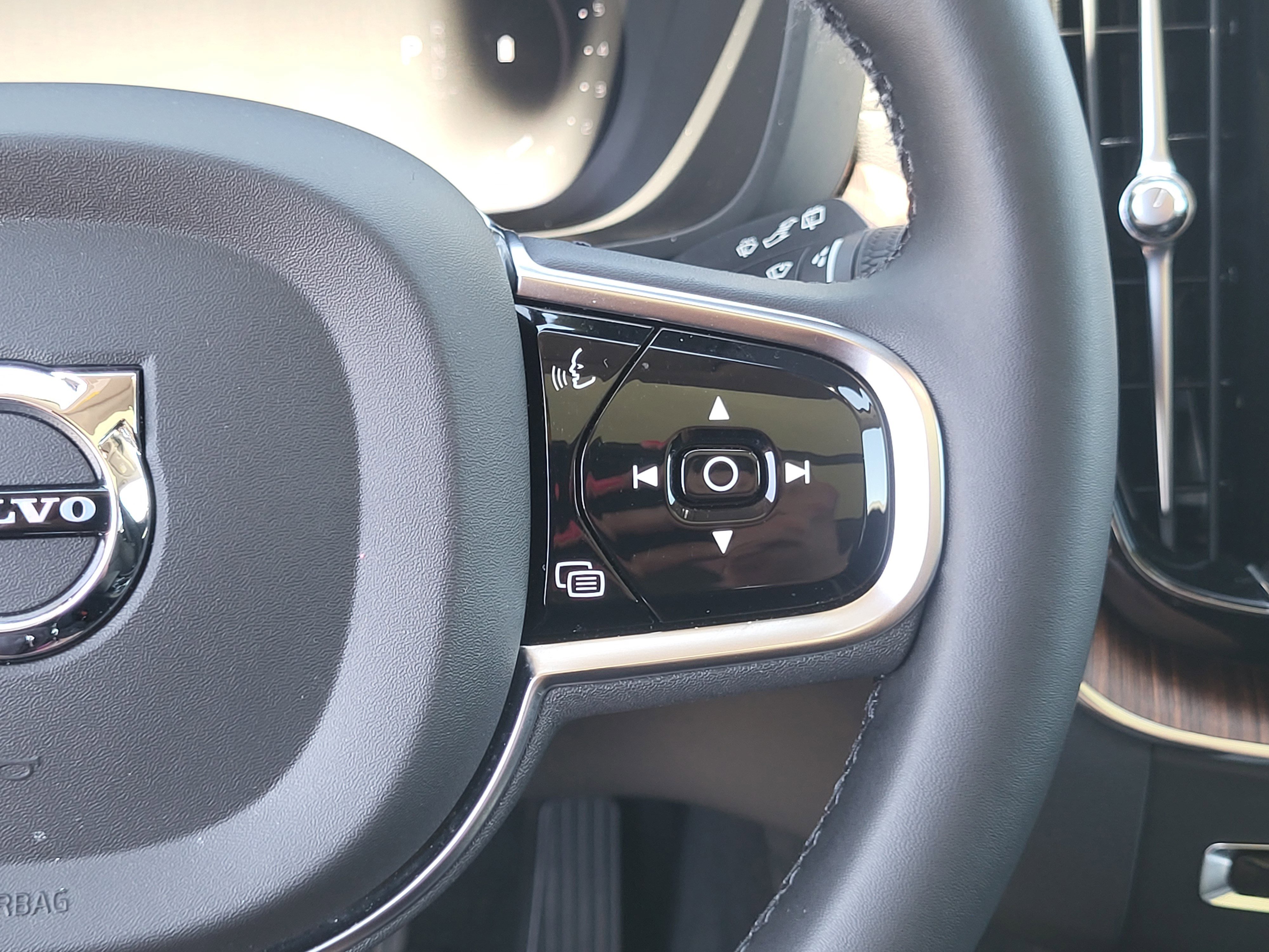 Certified 2023 Volvo XC60 B5 Ultimate w/ Climate Package AWD/4WD image 15