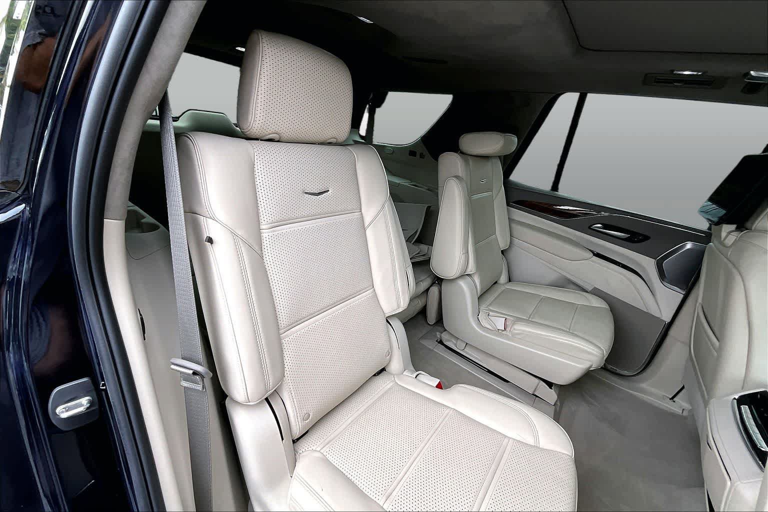 Used 2024 Cadillac Escalade Sport Platinum w/ LPO, ONYX Package AWD/4WD image 36