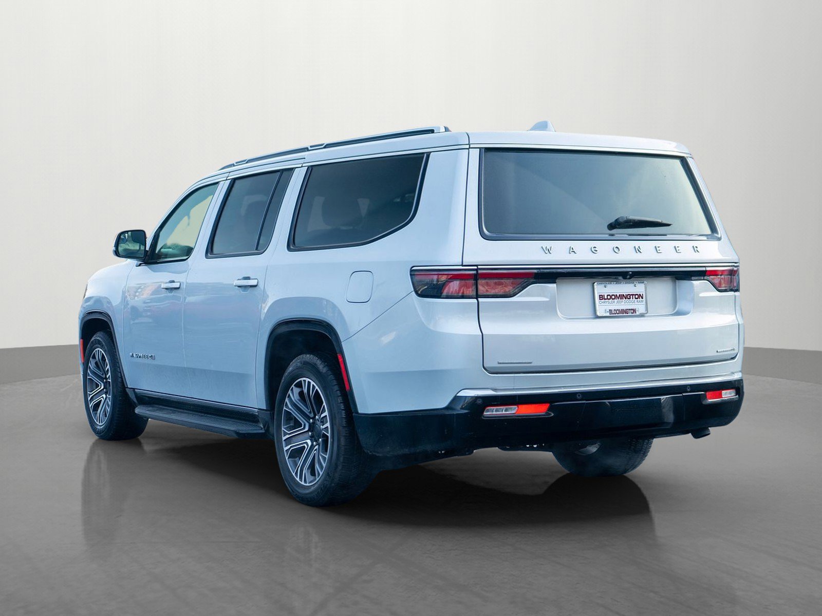 Used 2023 Jeep Wagoneer L Series II image 5