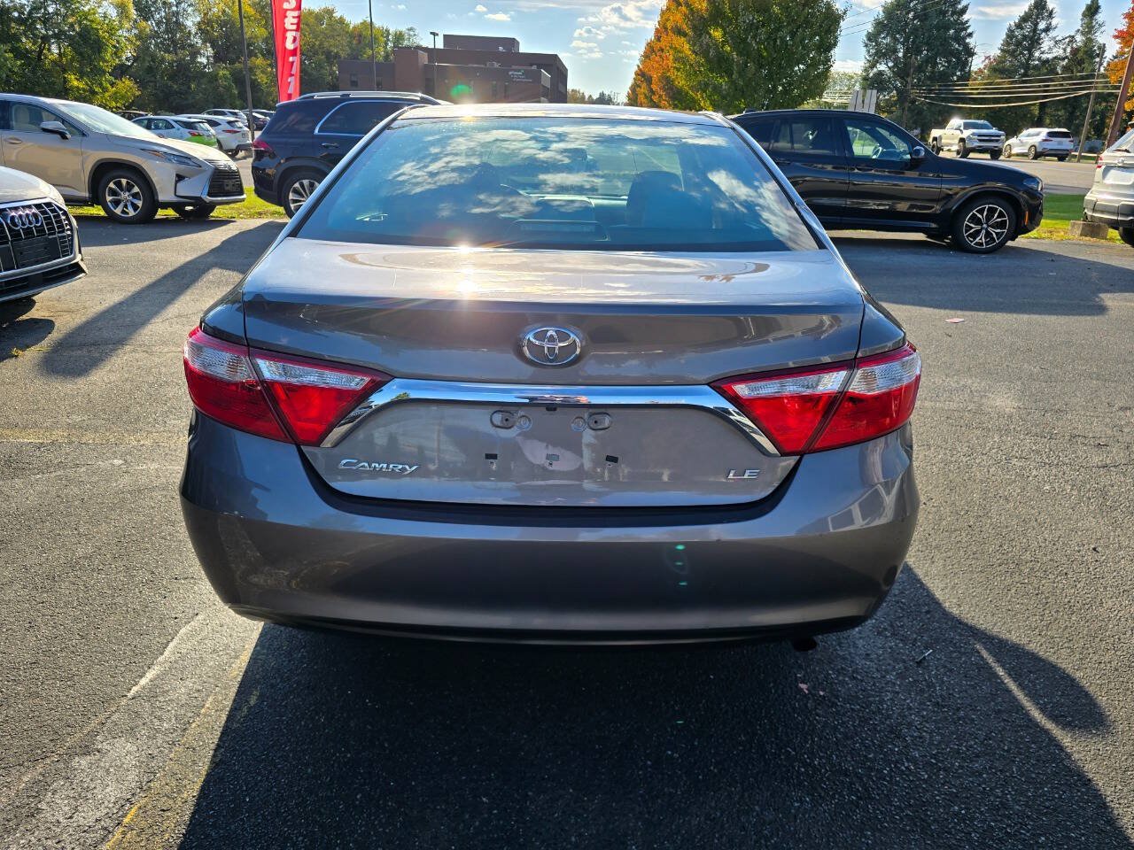 Used 2016 Toyota Camry LE FWD image 4