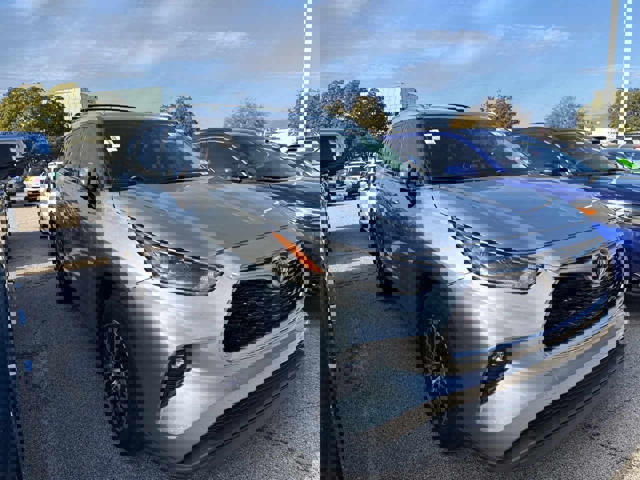 Used 2021 Toyota Highlander XLE image 2