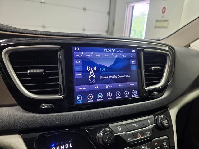 Used 2018 Chrysler Pacifica Touring-L FWD image 20