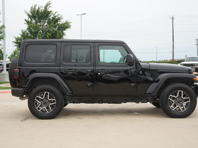 Used 2025 Jeep Wrangler Unlimited Sahara AWD/4WD image 10