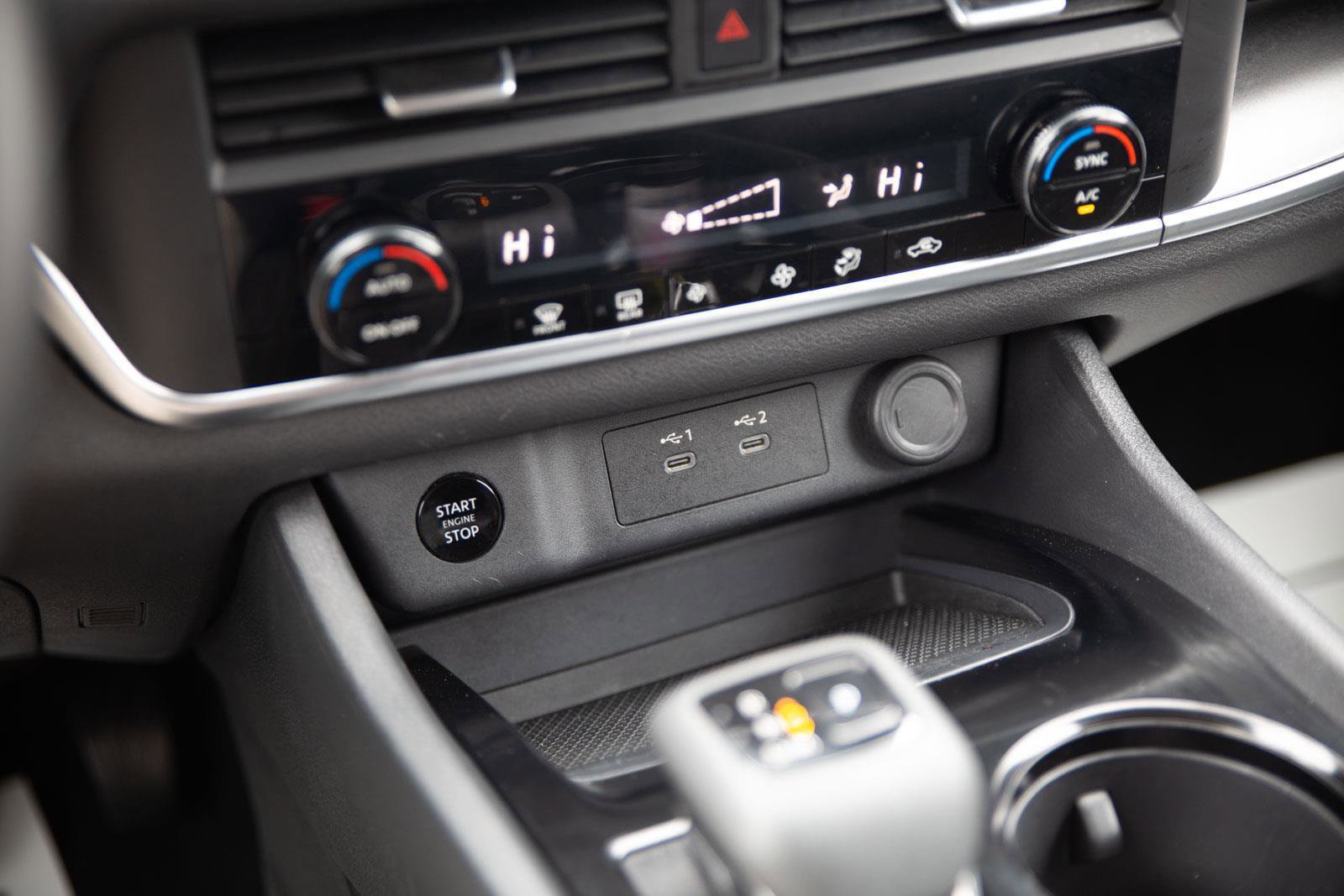 Used 2025 Nissan Rogue SV image 15