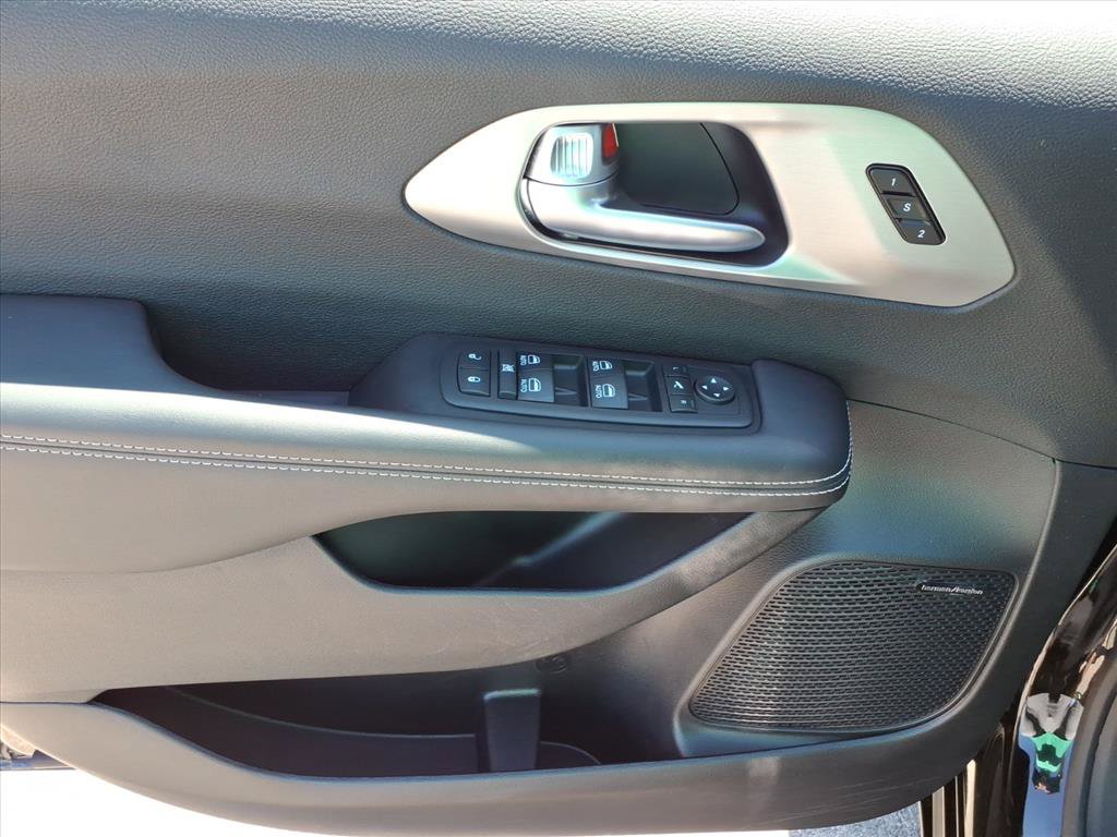 Used 2024 Chrysler Pacifica Limited w/ Uconnect Theater Family Group AWD/4WD image 20