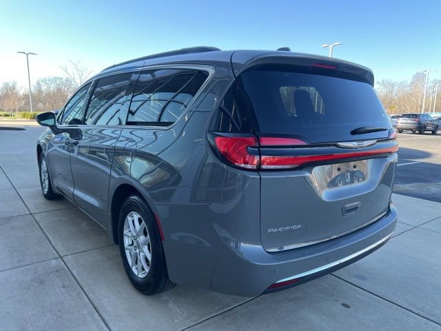 Used 2022 Chrysler Pacifica Touring-L image 9