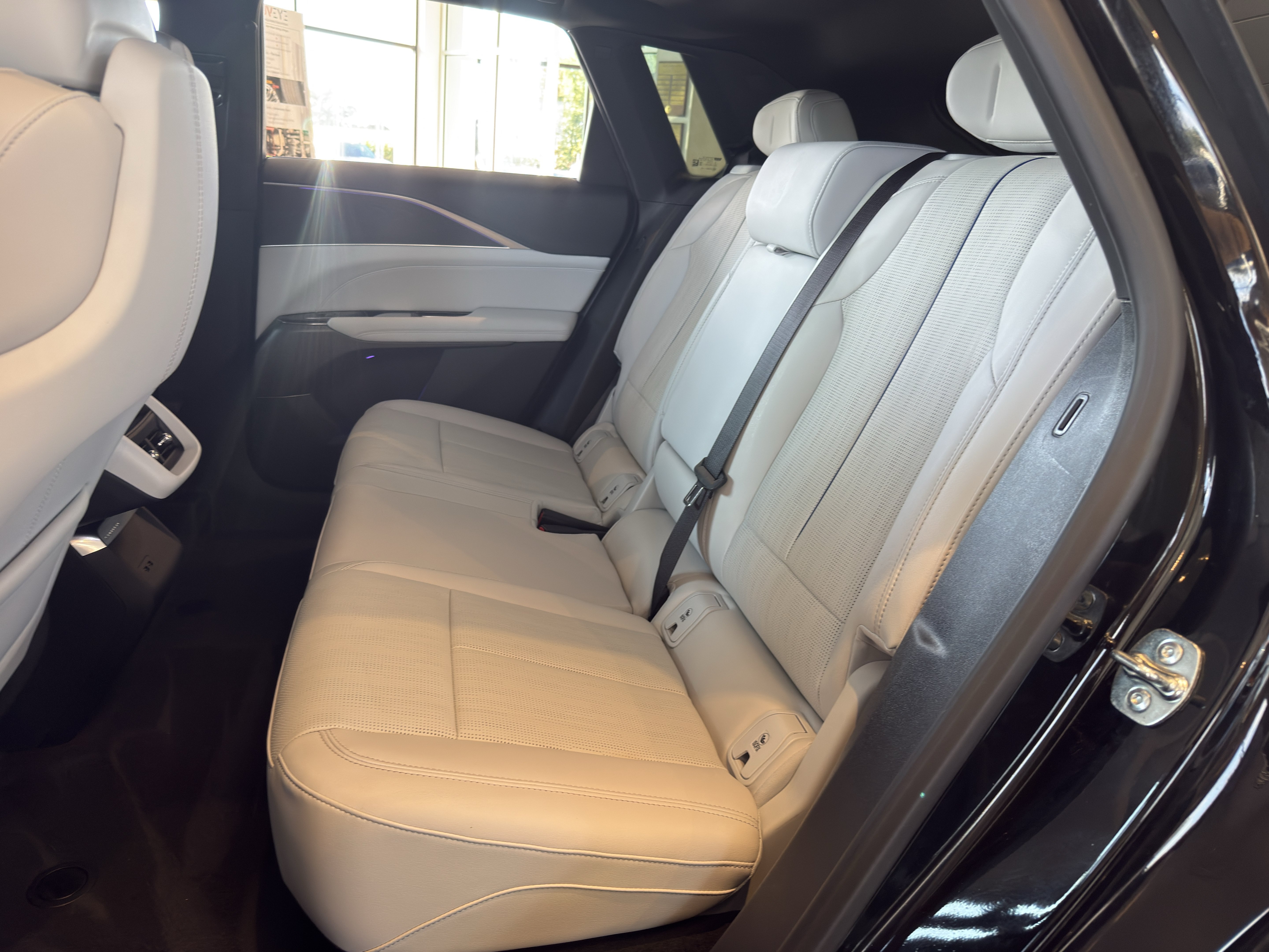Used 2025 Cadillac Lyriq Luxury AWD/4WD image 18