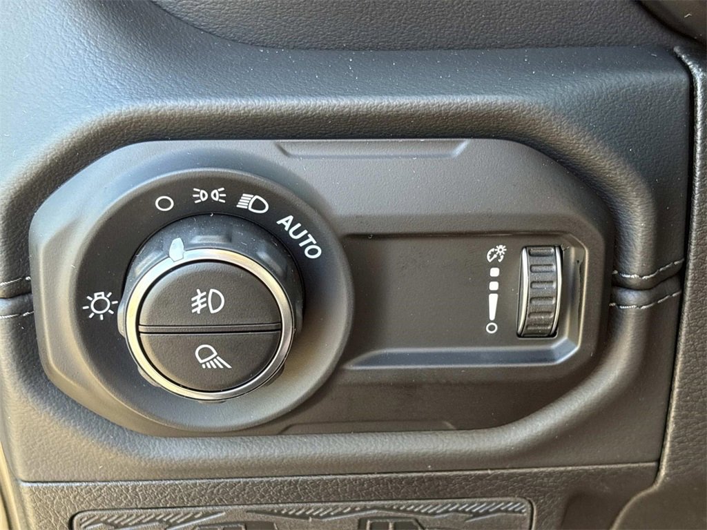 New 2025 Jeep Gladiator Sport image 24