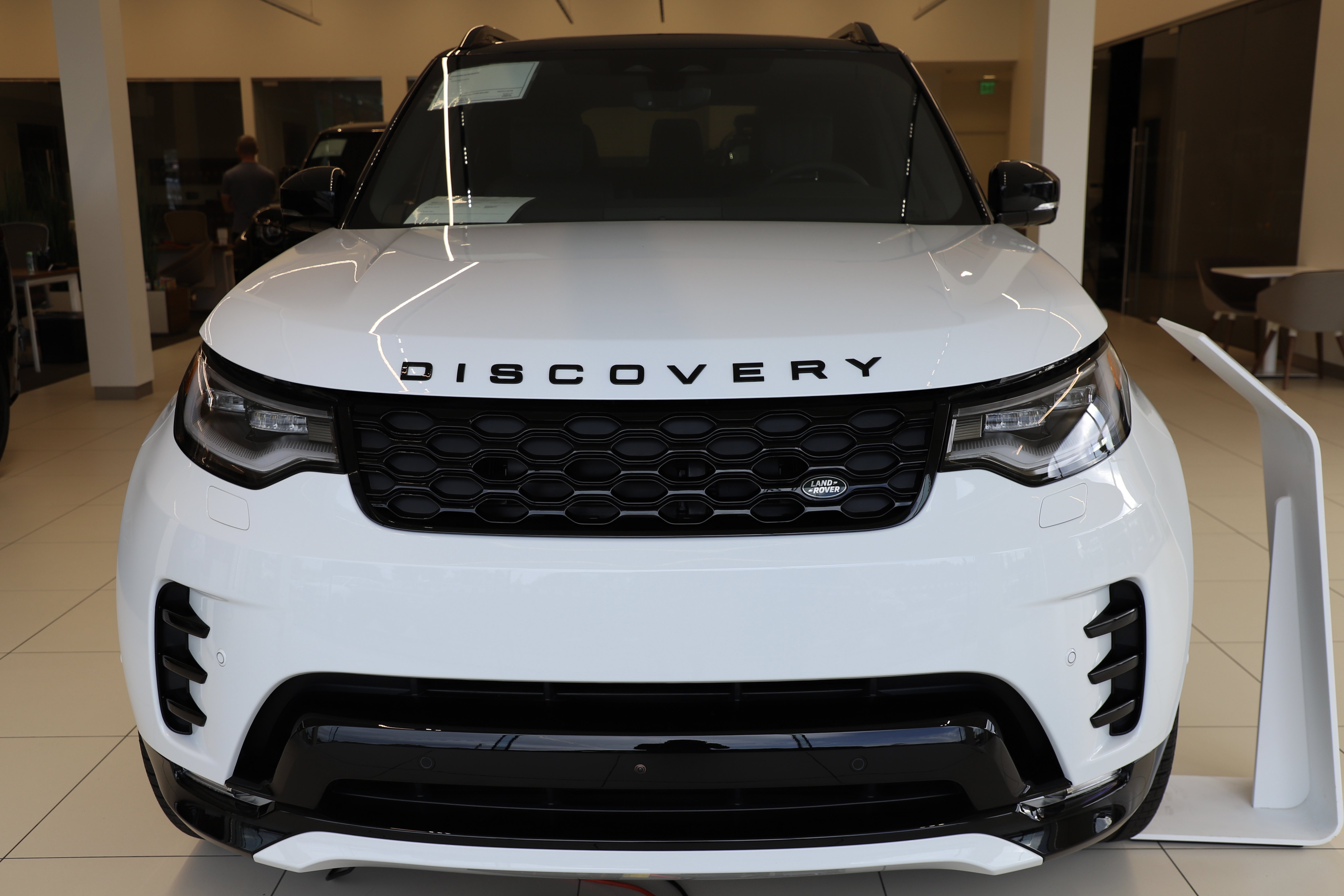 New 2026 Land Rover Discovery Dynamic SE AWD/4WD image 3