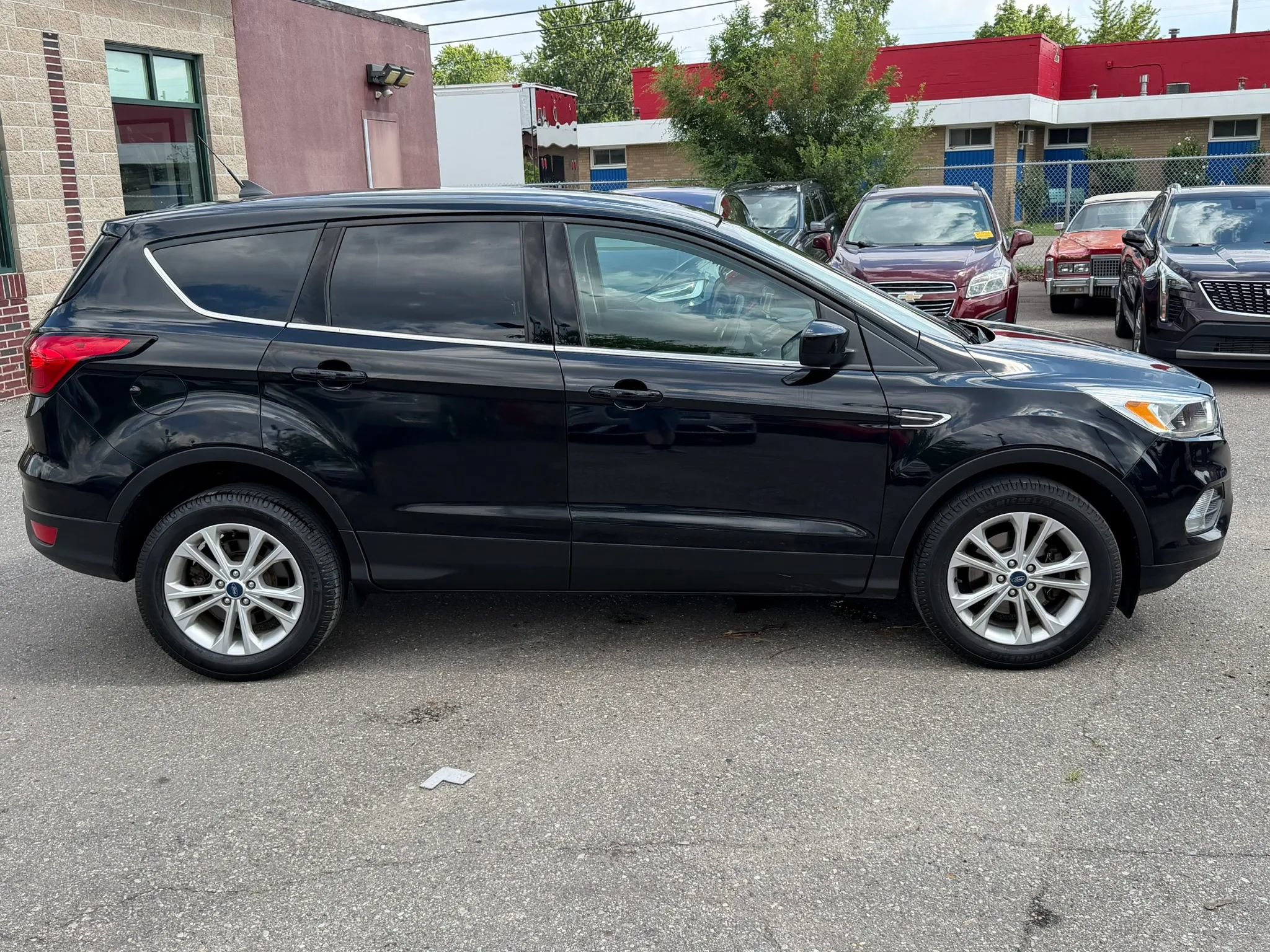 Used 2019 Ford Escape SE FWD image 6