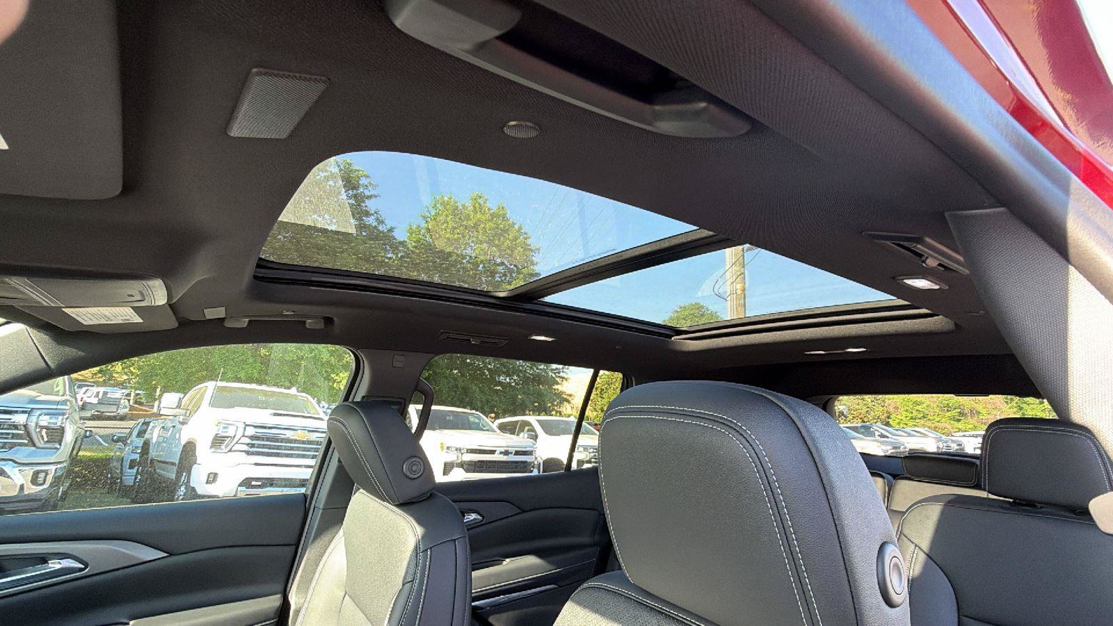 New 2026 Chevrolet Traverse LT w/ Sun and Wheel Package FWD image 15